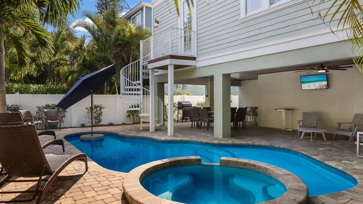 Anna Maria House | On the BEACH block! Luxury home, Pool and Spa, stay and relax with your friends!