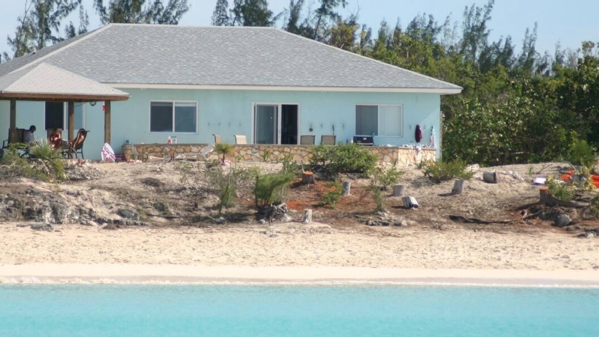 Bennett's Harbour House | ON THE BEACH, just steps to the water