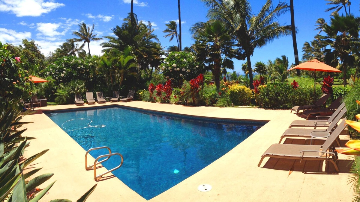 Kahului Villa | On the Beach! Luxury Private Villa 4bdrm, Pool, Maid service incl.