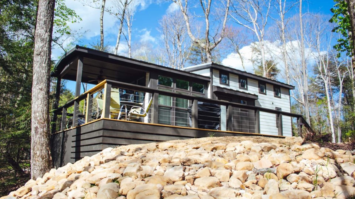 Monteagle Cabin | On the Edge at The Retreat at Deer Lick Falls