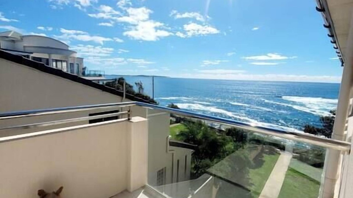 Cronulla Apartment | On The Esplanade sunny apt with a view