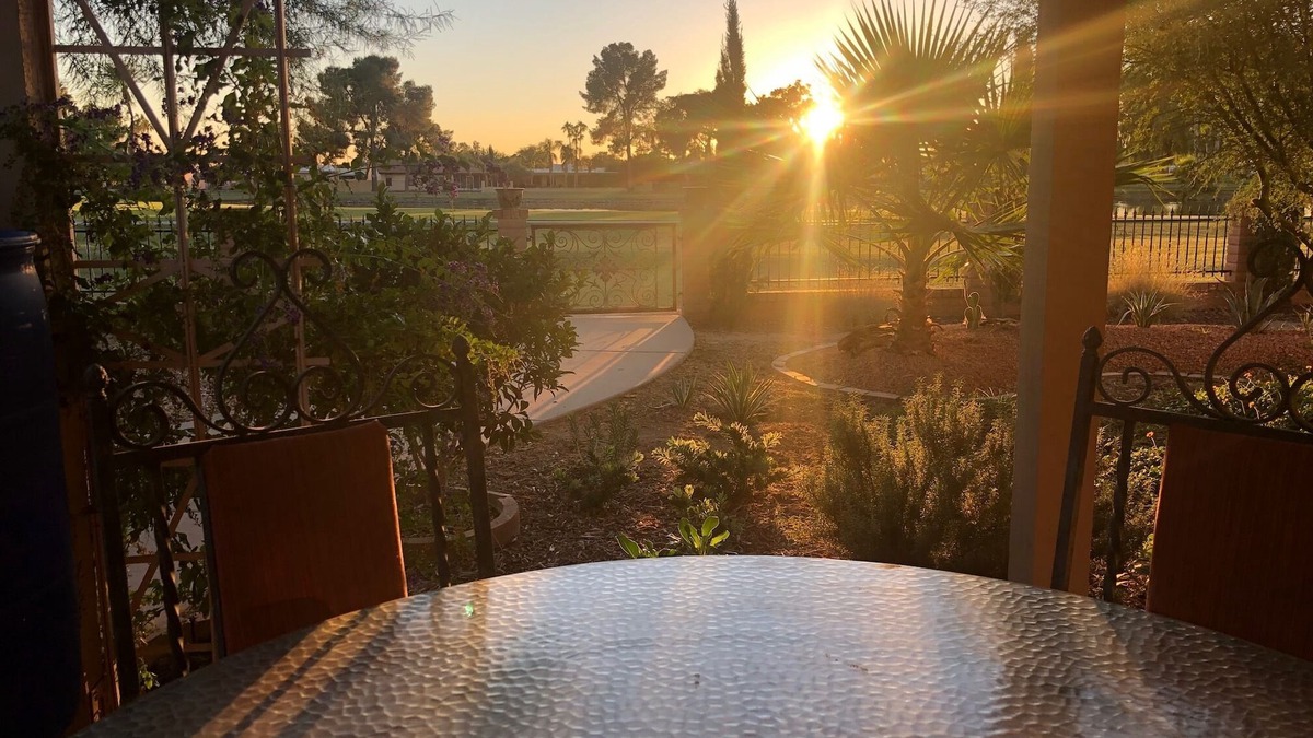 Sun Lakes House | On the golf course-Watch the spectacular sun sets over the lake of the course