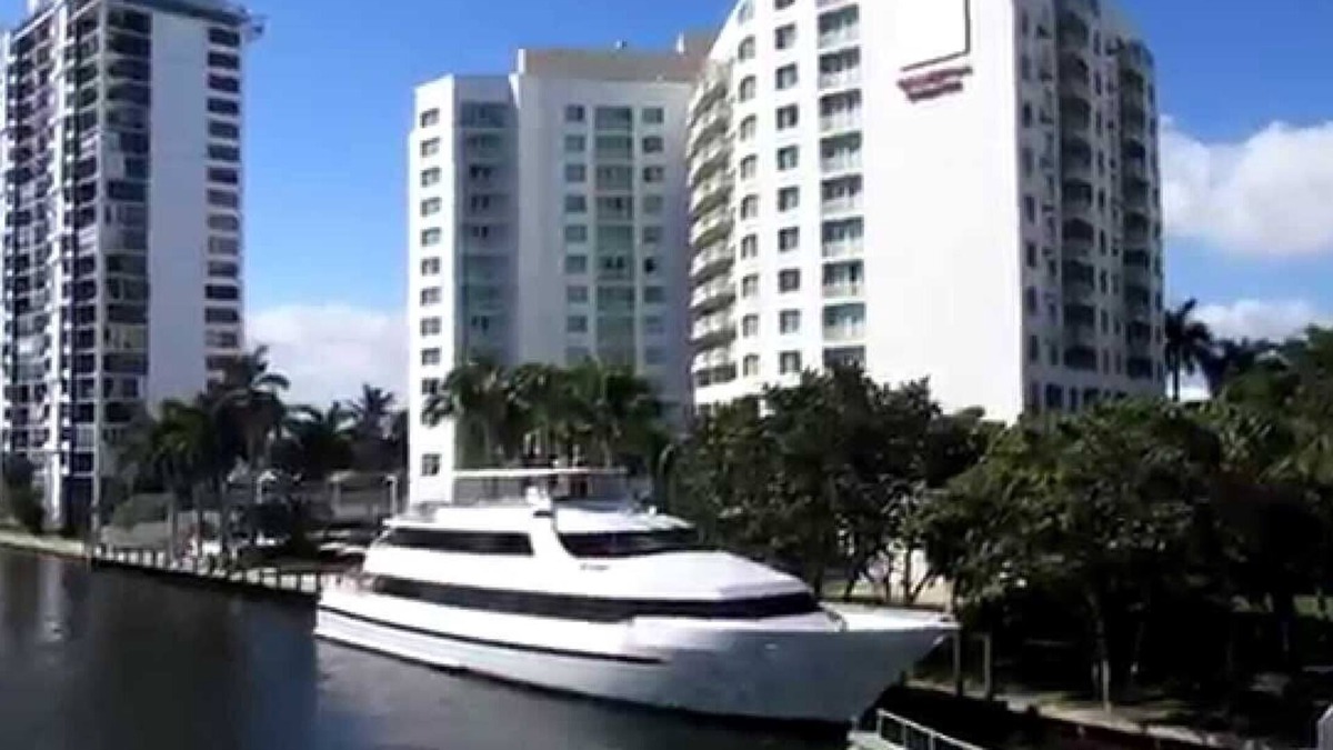 Birch Park Finger Streets Apartment | On the intercostal and walking distance from the amazing Fort Lauderdale beach.