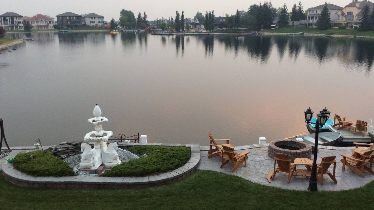 Arbour Lake Apartment | On The Lake. - Year Round Fun -Stay Somewhere Special