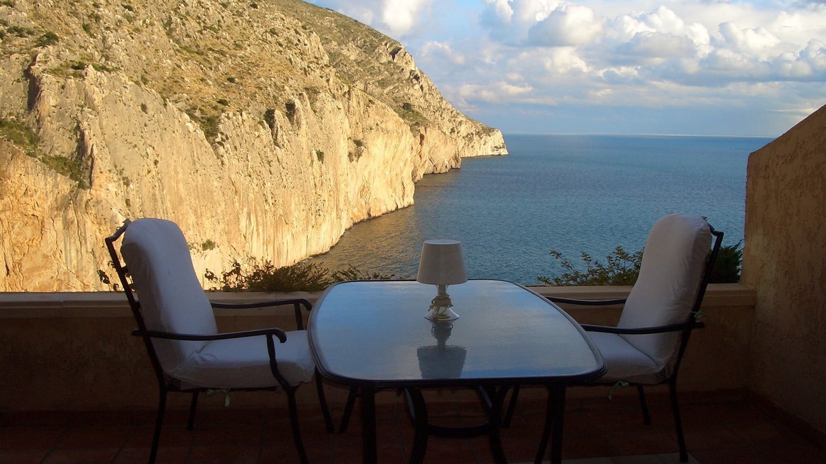 Pueblo Mascarat Apartment | ON THE MEDITERRANEAN SEA. ONE BEDROOM, SPECTACULAR VIEWS.