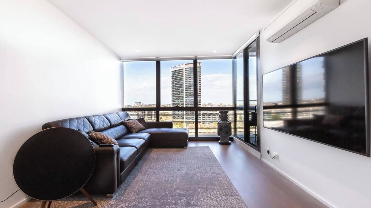 Docklands Apartment | On the River A Resort style Retreat in Docklands
