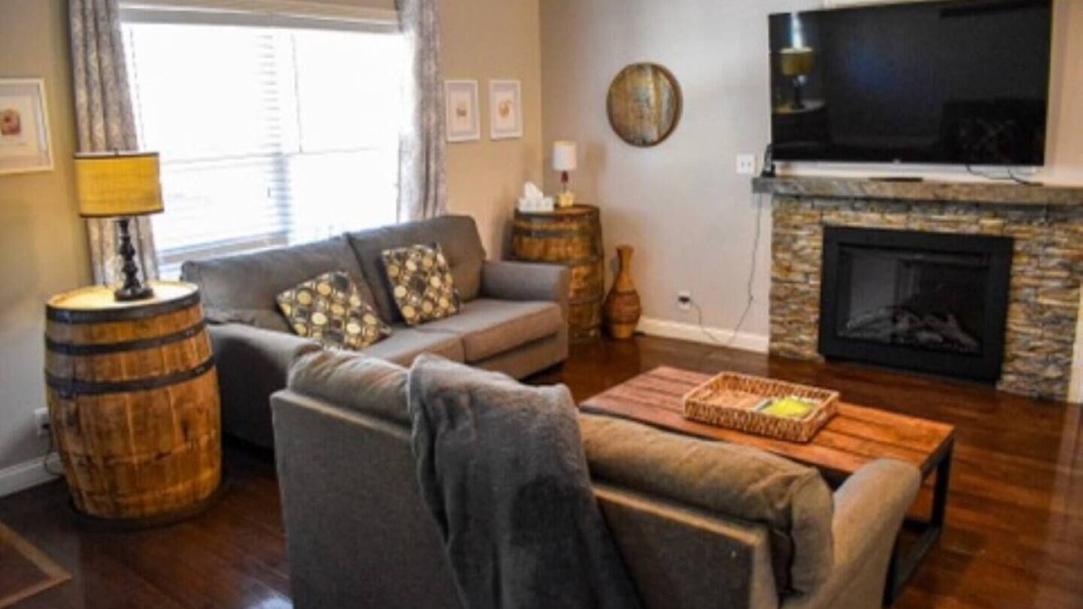 Taylorsville Cottage | "On the Rocks" Bourbon Trail Getaway