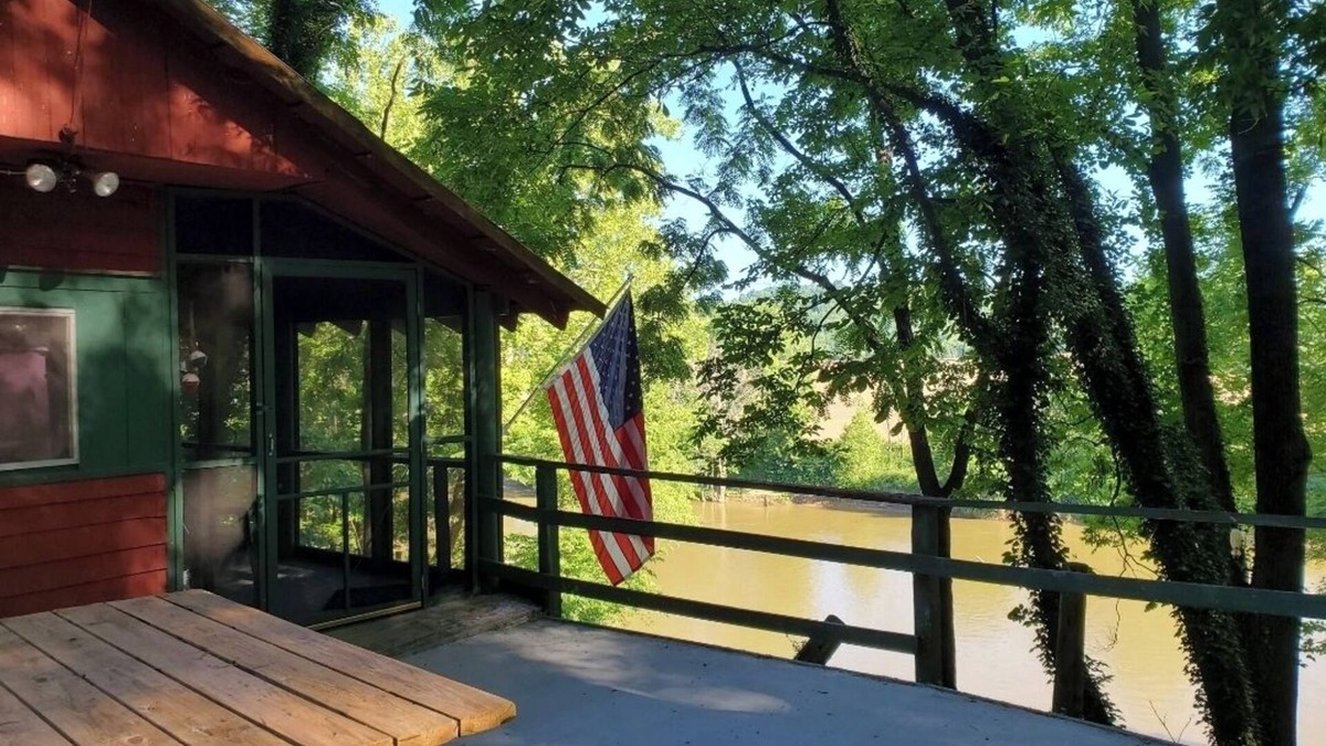 Williams Cabin | On The Rocks! Little River cabin sitting high on the banks of the White River n