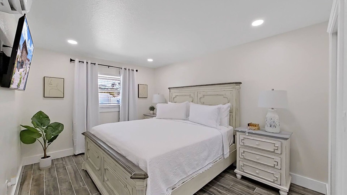 Pinecrest West Park Apartment | On the Rocks
