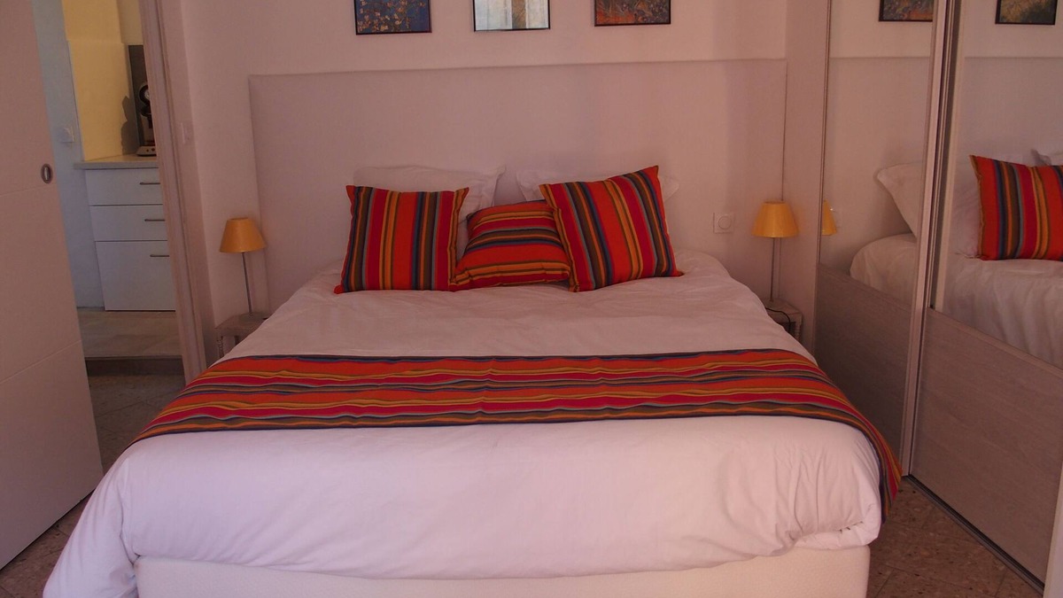 Arles City Centre Apartment | On the roofs of Arles in Provence