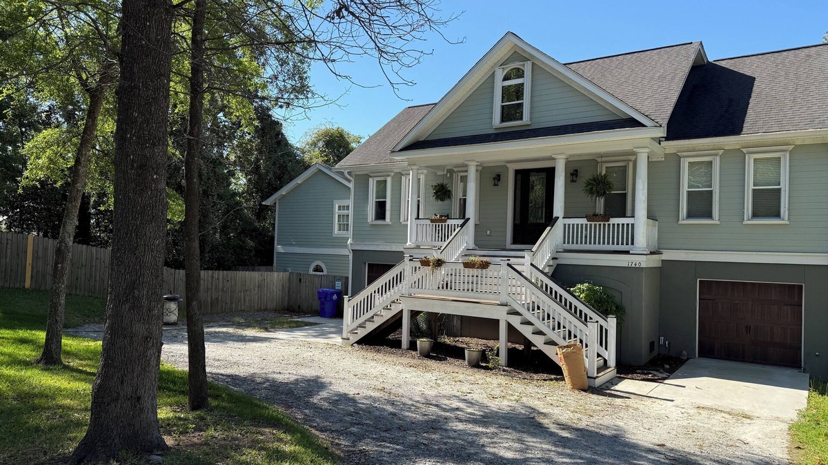 Wadmalaw Island House | On the Water private getaway on Johns Island. Just minutes away from downtown!