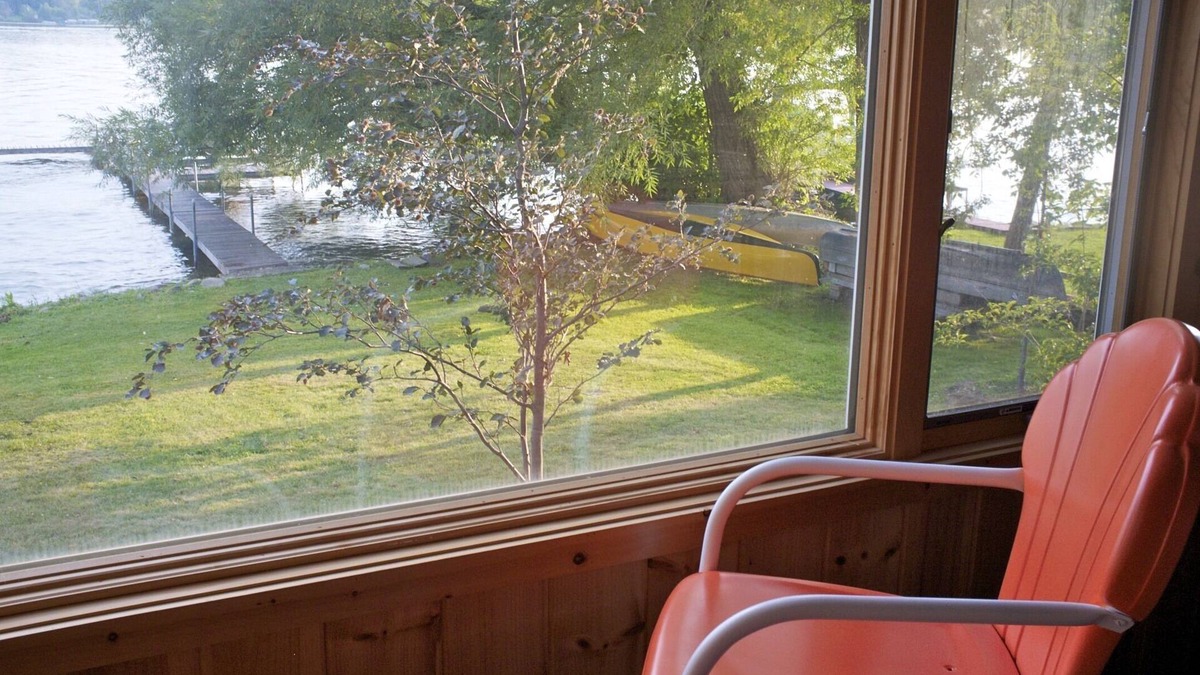 Lake Ripley Cabin | On the water! Rain guarantee. Boat lift. AC. Pontoon boat, SUP's, Kayaks, canoe.