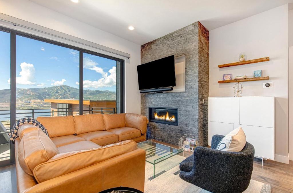 Hideout House | On Top of the Mountains - Full Townhome
