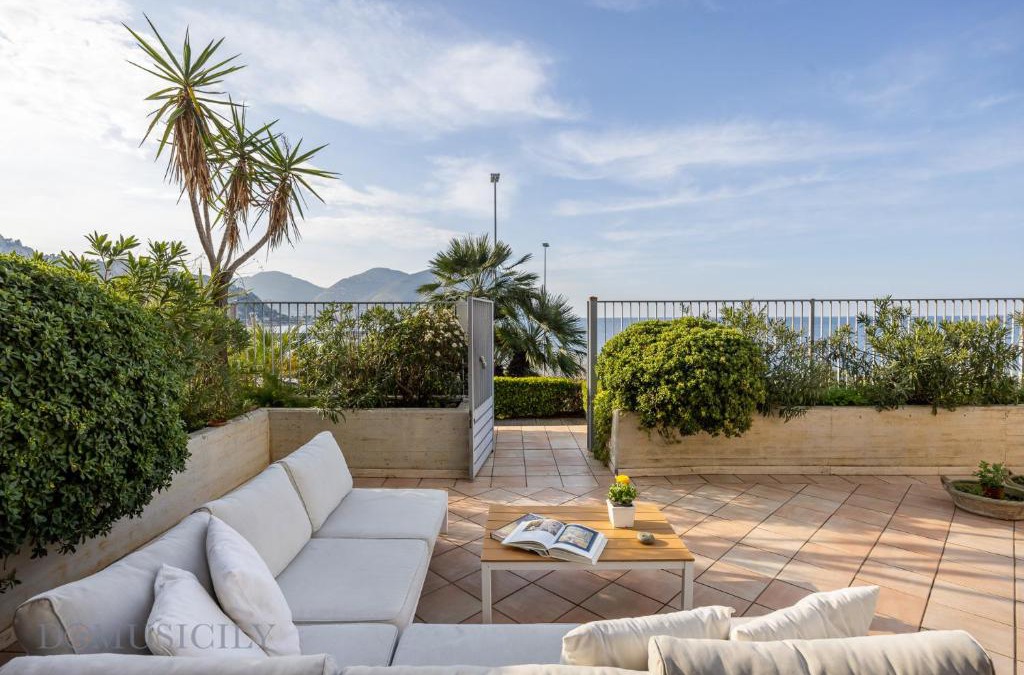 Addaura Apartment | Onda Blu Addaura by DomuSicily