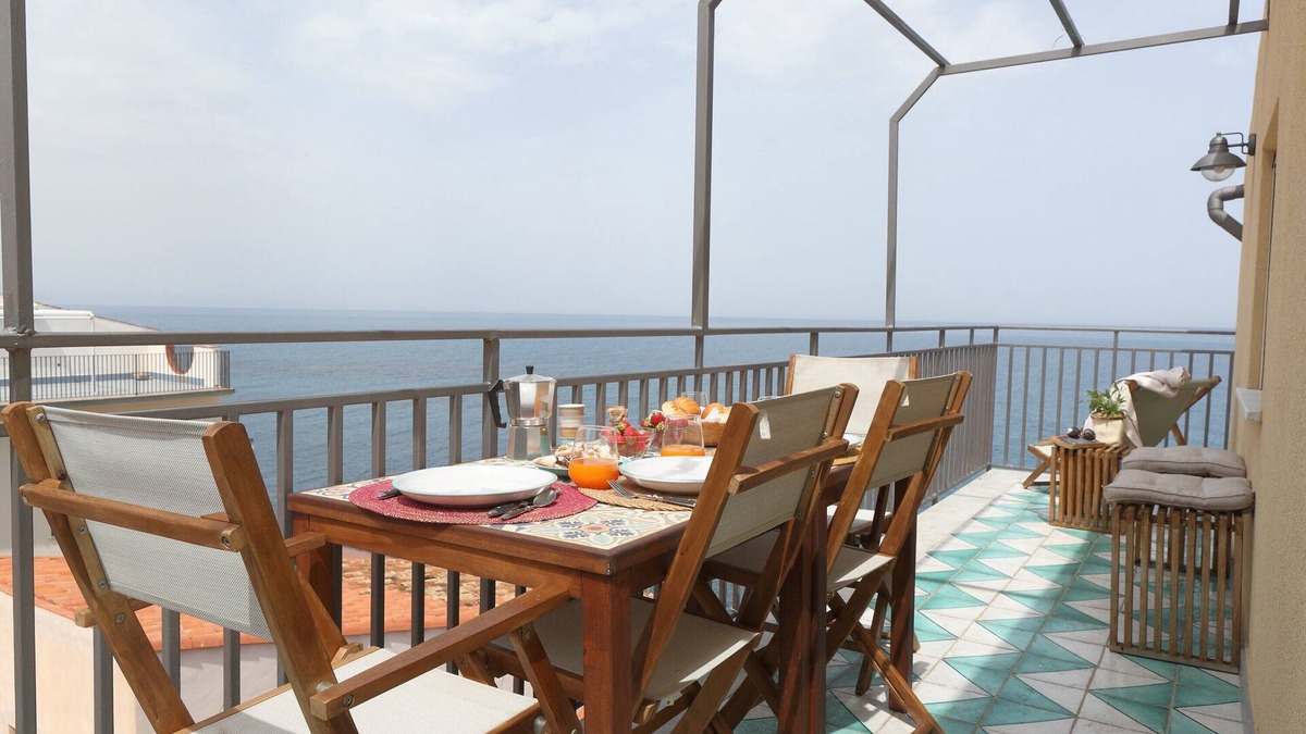 Old Town Apartment | Ondina (by Vacation Service)