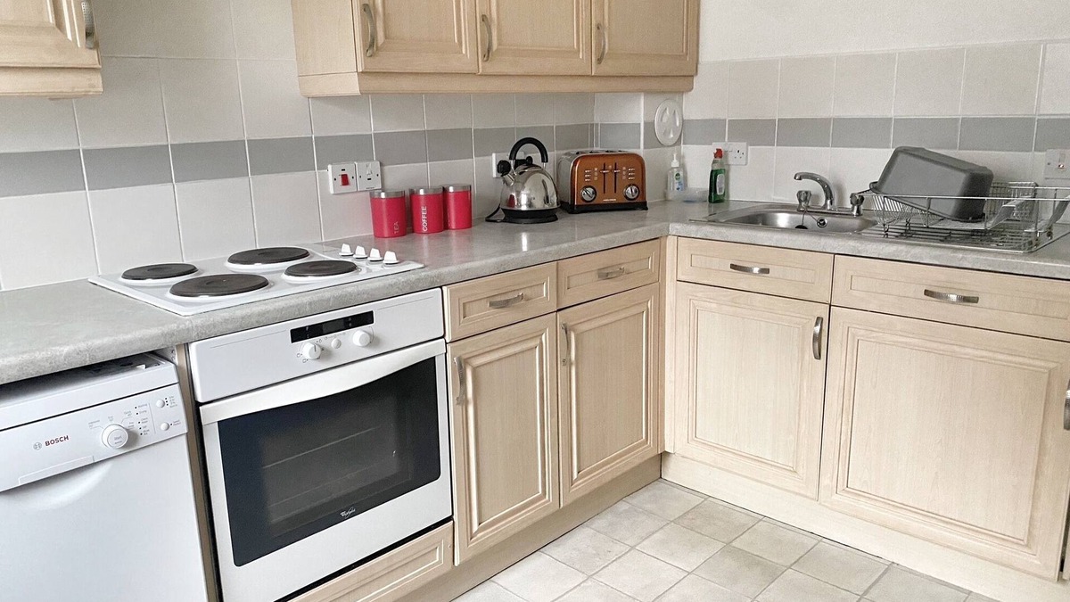 Aberdeen West End Apartment | One Bed central apt with parking