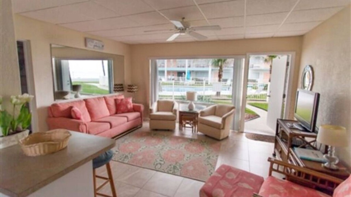 The Cove Apartment | One Bedroom Apartment #112