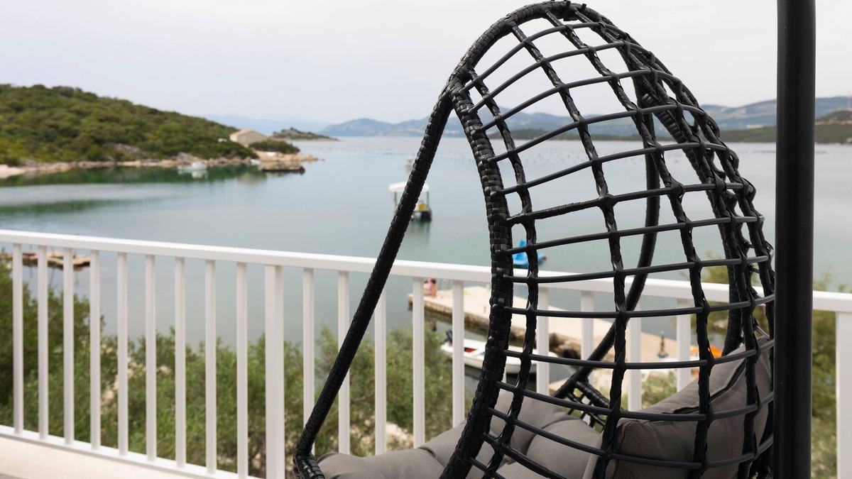 Putnikovic Apartment | One bedroom apartment near beach Žuronja, Pelješac (A-10137-a)