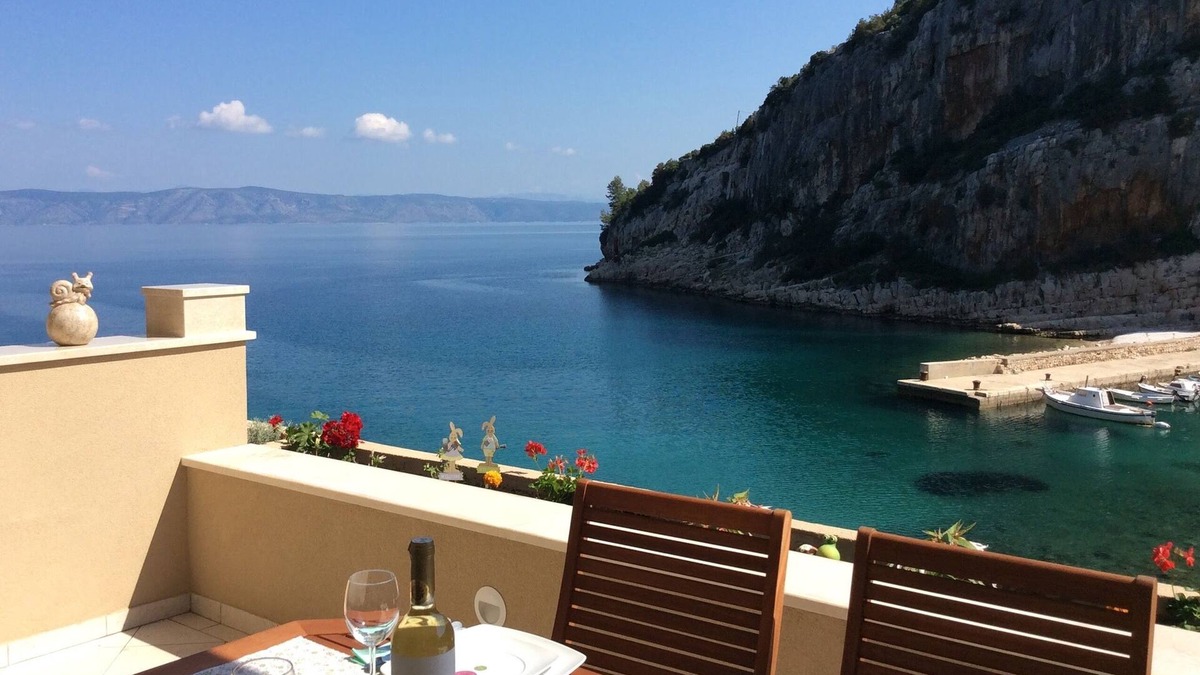Zastrazisce Apartment | One bedroom apartment near beach Cove Vela Stiniva, Hvar (A-6864-c)