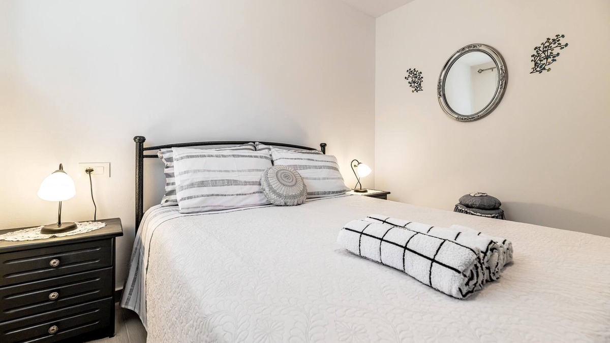 Xirokastello Apartment | One-Bedroom Apartment with Veranda - Arazzo Apartments