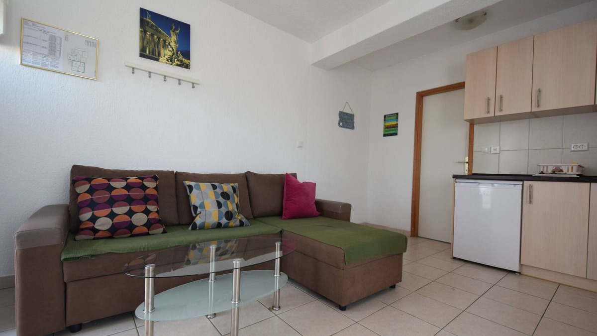 Vantacici Apartment | One bedroom apartment with balcony Vantačići, Krk (A-22765-b)