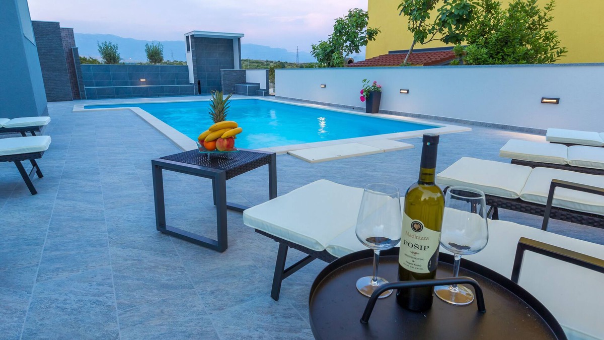 Zrce Apartment | One-Bedroom apartment with terrace and pool