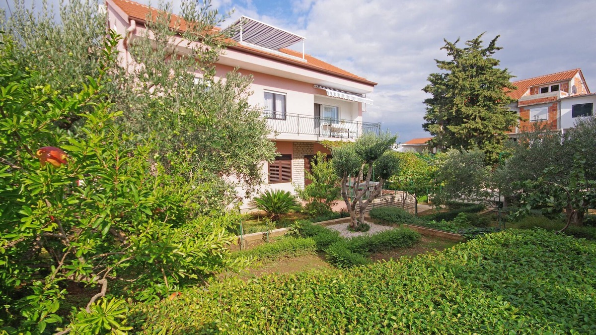 Pirovac Apartment | One bedroom apartment with terrace Pirovac, Šibenik (A-23285-a)