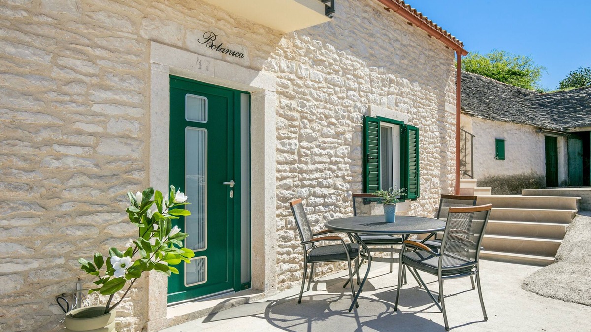 Skrip Apartment | One bedroom apartment with terrace Škrip, Brač (A-23826-b)