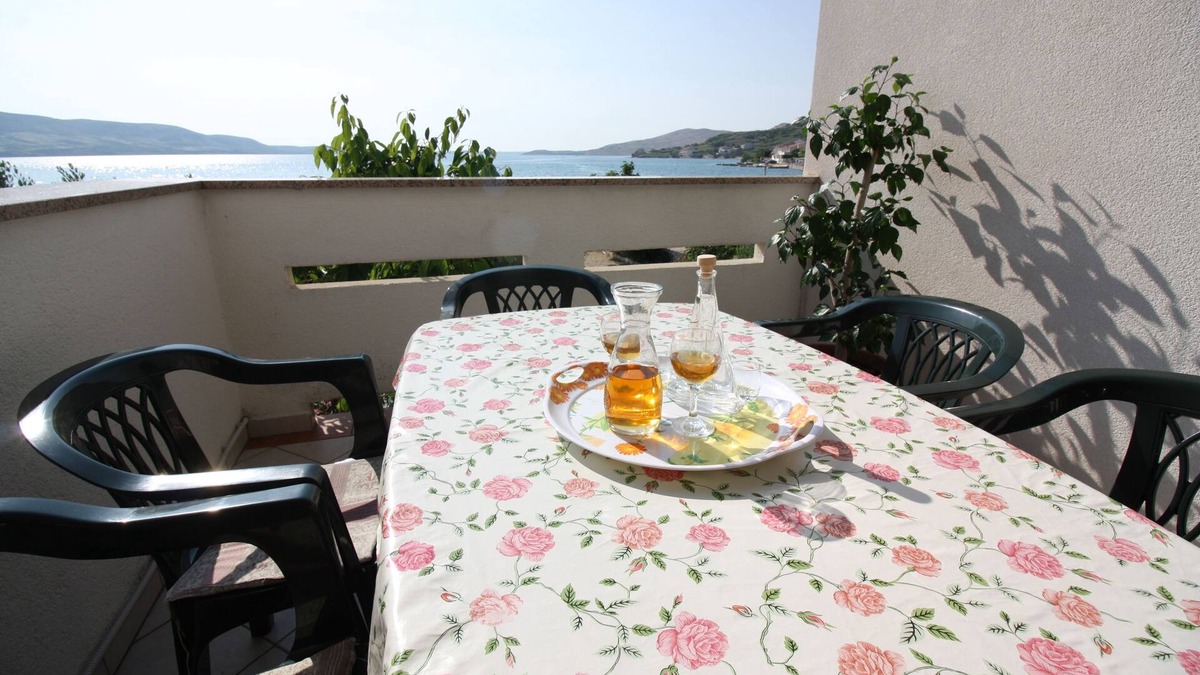 Metajna Apartment | One bedroom apartment near beach Metajna, Pag (A-6486-d)