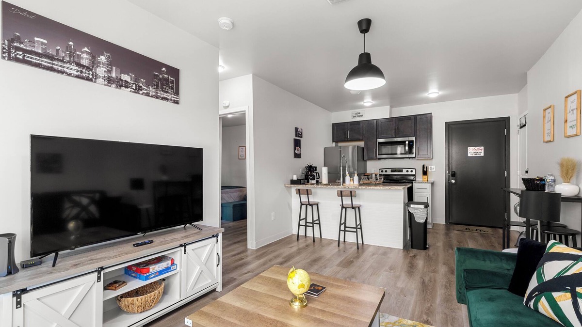 New Center Detroit Apartment | One Bedroom apartment In Midtown W/Balcony