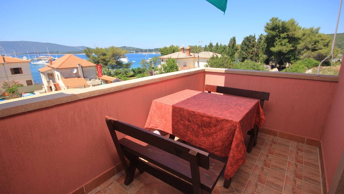 Ilovik Apartment | One bedroom apartment with terrace and sea view Ilovik, Lošinj (A-8069-a)
