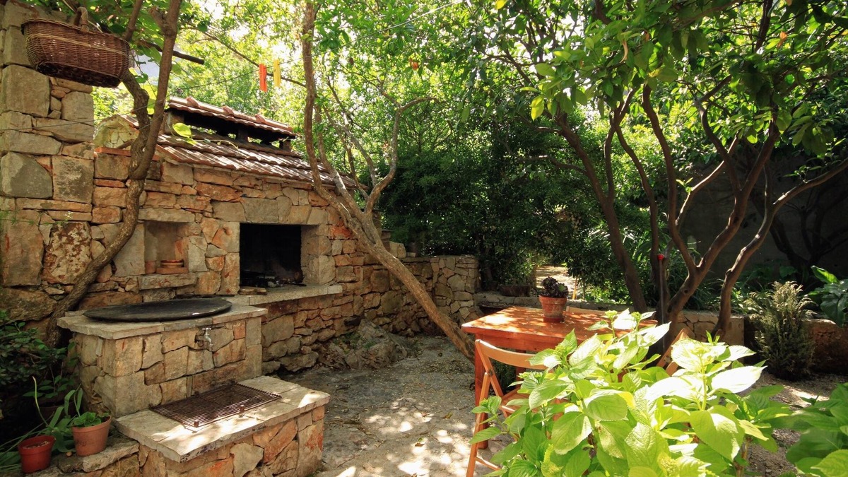 Island Hvar Apartment | One bedroom apartment with balcony Jelsa, Hvar (A-8750-a)