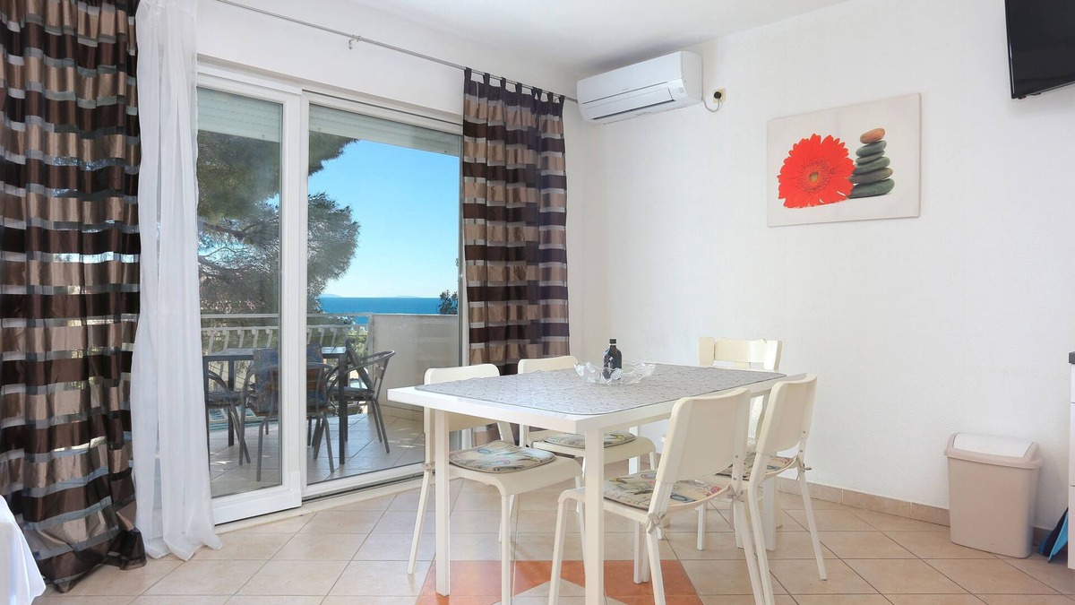 Stanici Apartment | One bedroom apartment with terrace and sea view Balića Rat, Omiš (A-20494-a)