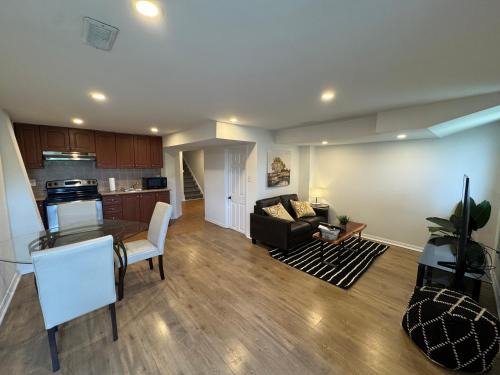 Churchill Meadows House | One Bedroom Basement Appartment