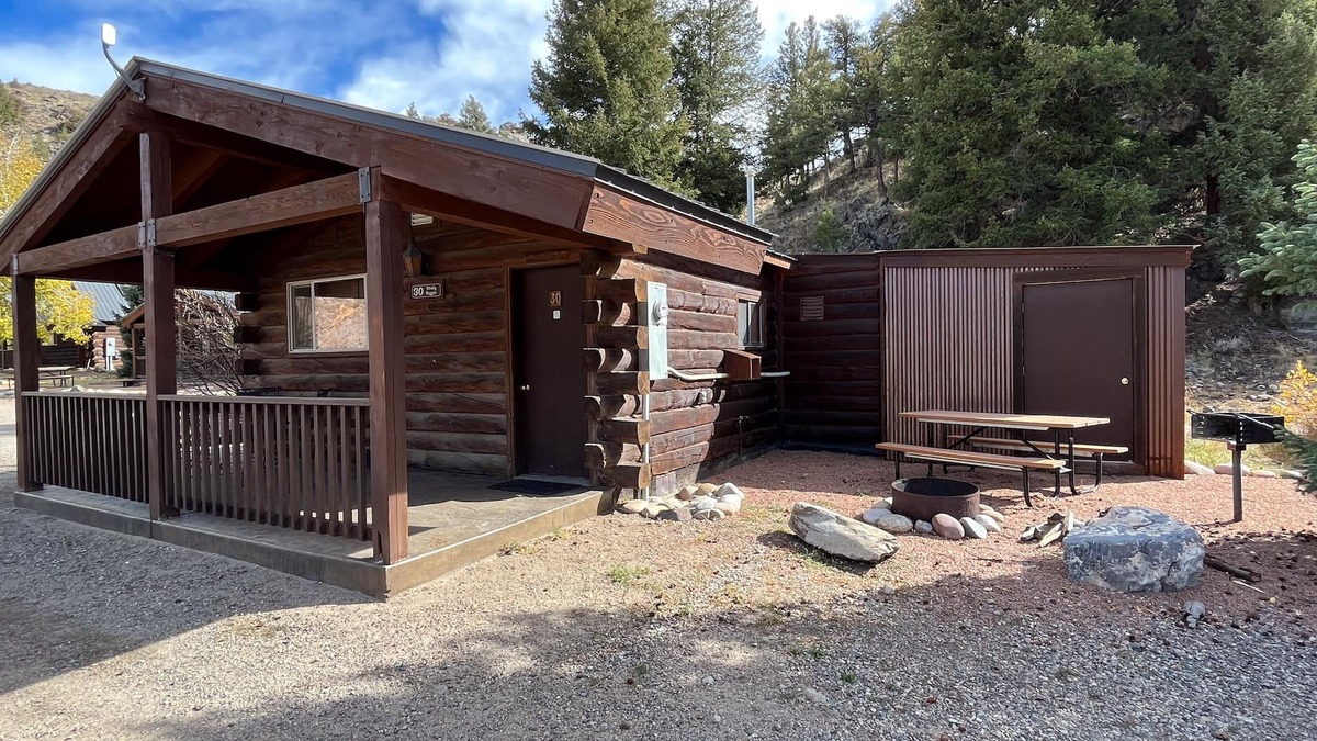Almont Cabin | One Bedroom Cabin with Ample Parking and Space from Neighboring Cabins