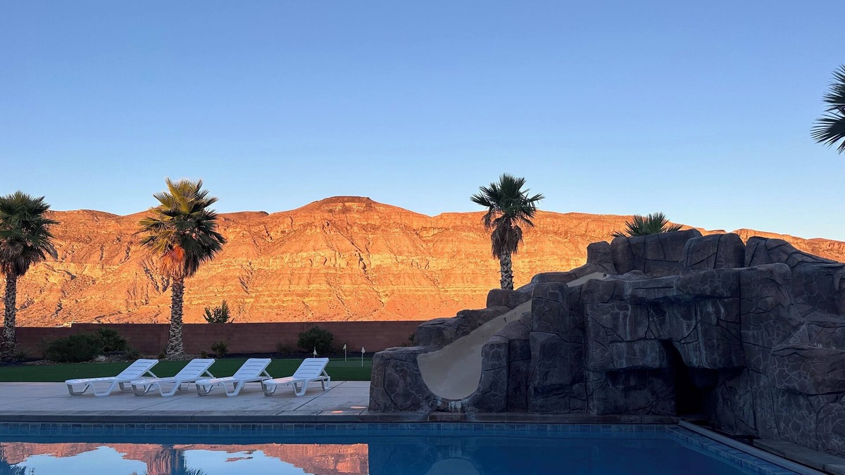 Hurricane House | One Bedroom Casita with access to private pool and full size indoor sports court