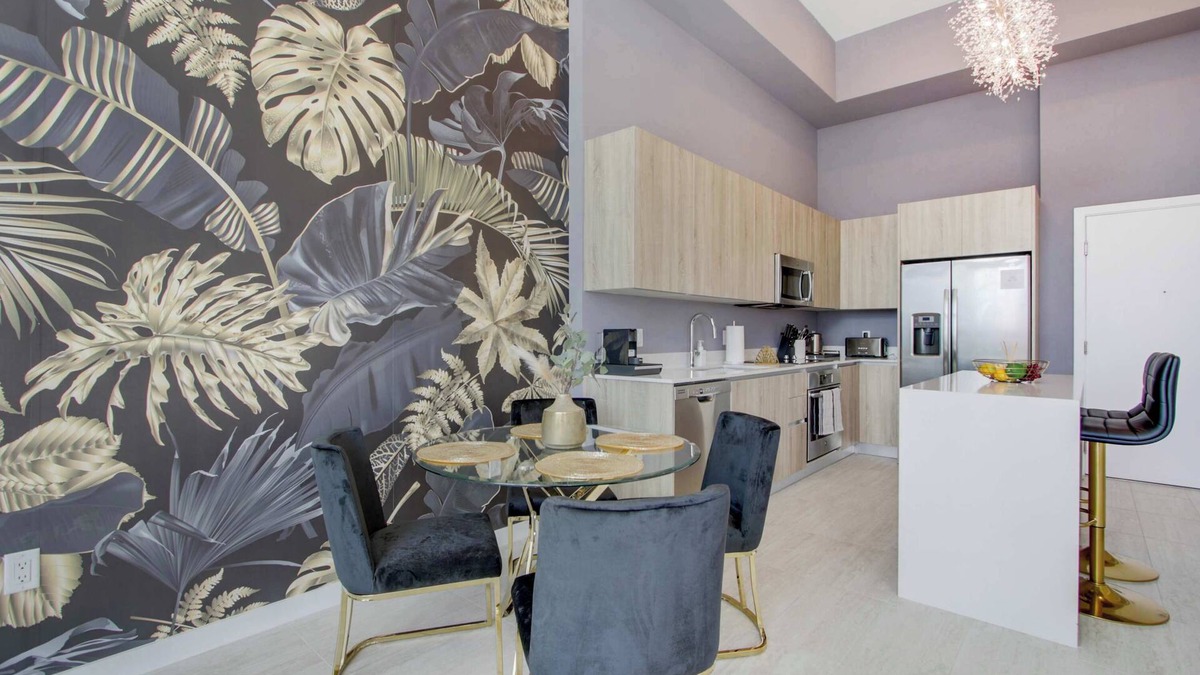 Northeast Miami Condo | One Bedroom Condo King Bed With City Views