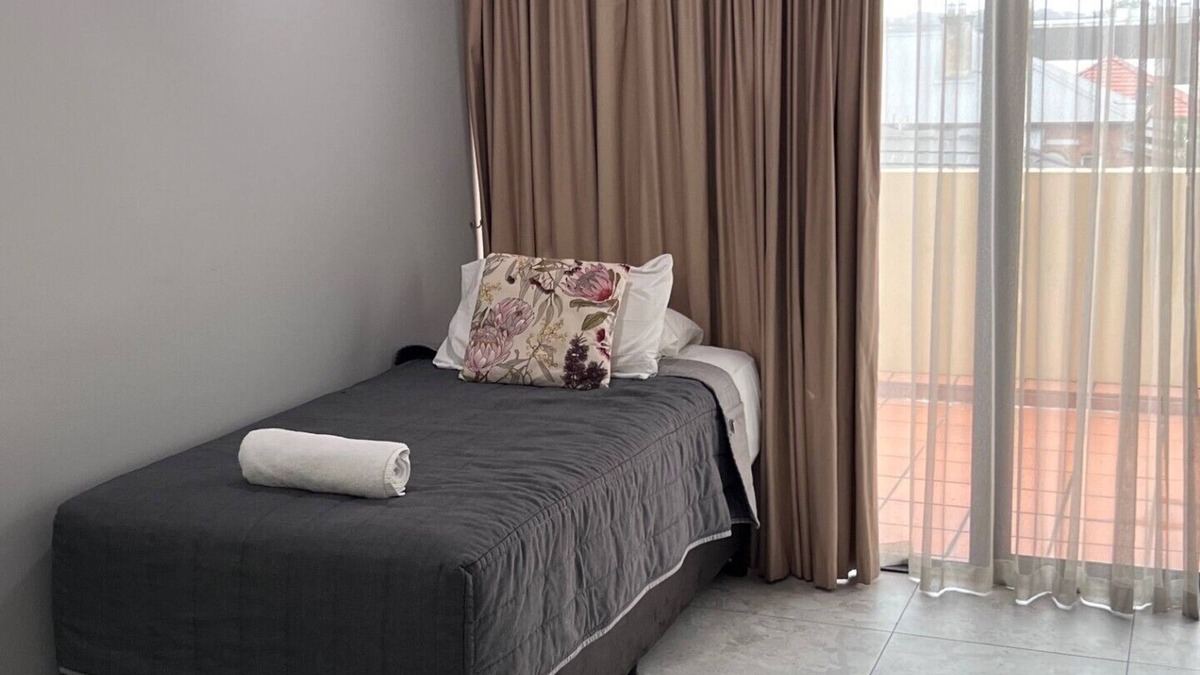 Hamilton Apartment | One Bedroom Deluxe Spa Apartment