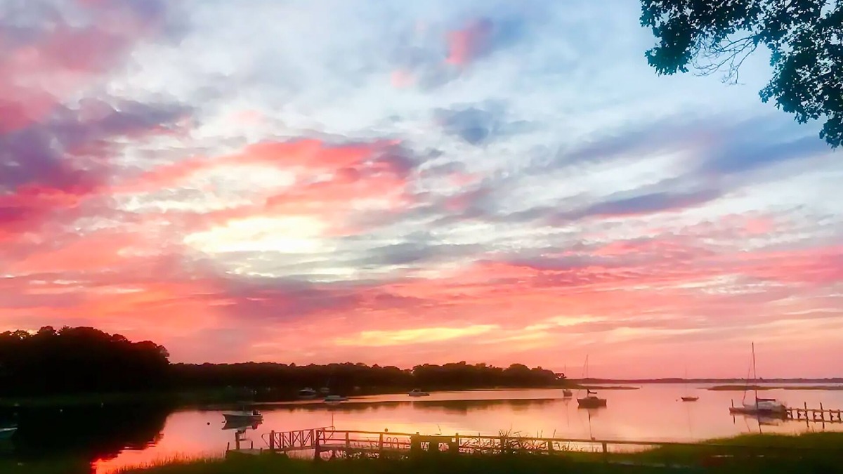 Hampton Bays House | One Bedroom Hamptons Waterfront Cottage