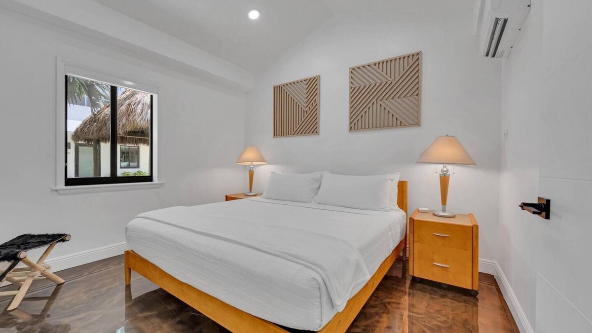Flagler Village Apartment | One Bedroom King Suite in a Tropical Retreat Freedom House Fort Lauderdale FLn