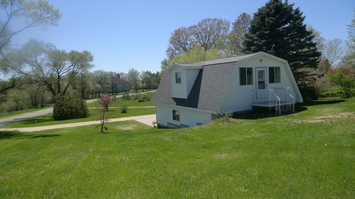 Copemish Apartment | One Bedroom Loft Apartment - five minutes to Crystal Mt resort Pet friendly