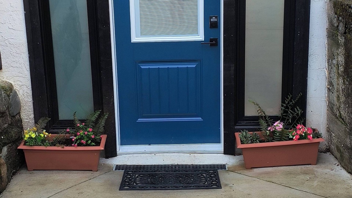 Port Alberni Apartment | One bedroom suite, a great place to stay on your way to Tofino.