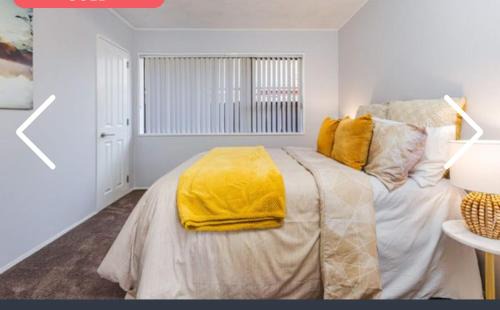 Takanini Bed & Breakfast | One bedroom with breakfast