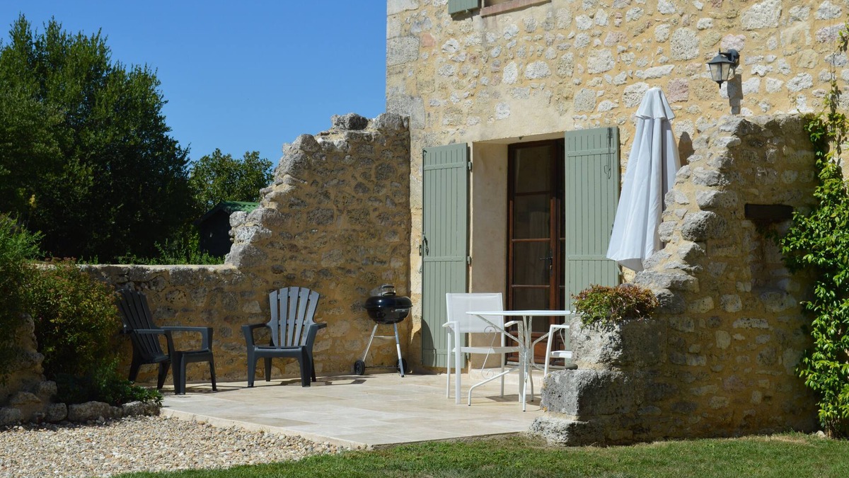 Montpeyroux Cottage | One Bedroomed Cottage Surrounded By Over 6 Acres of Breath-taking Scenery
