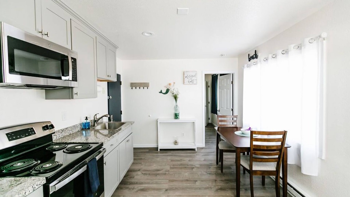 Crescent City Condo | One Block from Ocean CLOSE to everything! Modern and Clean!