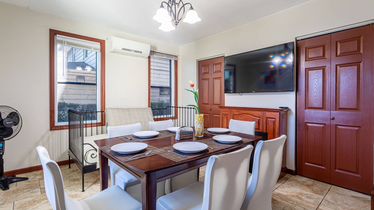 Hillside House | One Bus Stop to NYC-EWR Airport 4BR House+Hot Tub+Free Parking