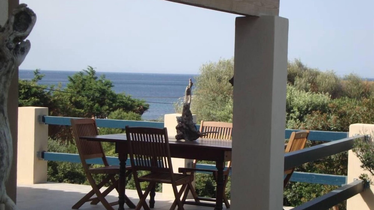 Tizzano House | One house divided in two independent parts to rent together