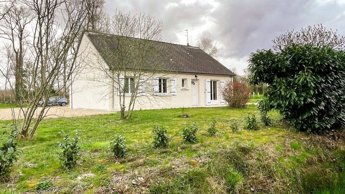 Courcelles-de-Touraine Cottage | One-level cottage in Touraine with large garden and parking