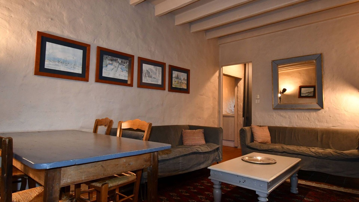 Soyaux House | One-level gîte, enclosed terrace, communal pool, small families