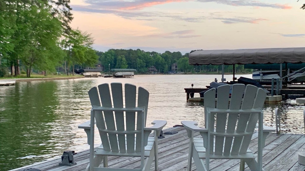 Beaverdam House | One-of-a-Kind, Lakefront House Near the Ritz, Sandbar & Boathouse!